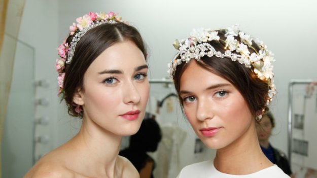 Hair-accessories–Martha-Stewart-Weddings
