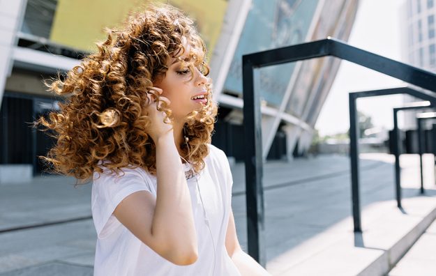 chica_pelo_rizado_frizz